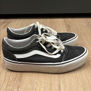 Vans Old Skool black and white canvas and suede low-top skate shoes size 10